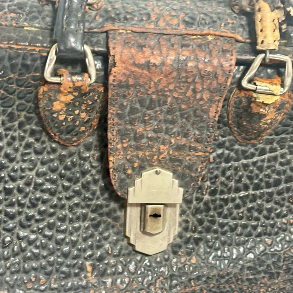 Vintage Leathers Doctors Bag Circa 1920s Leather Handles Lock Closure Bun Feet